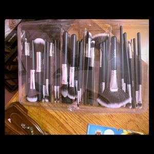 Makeup brushes